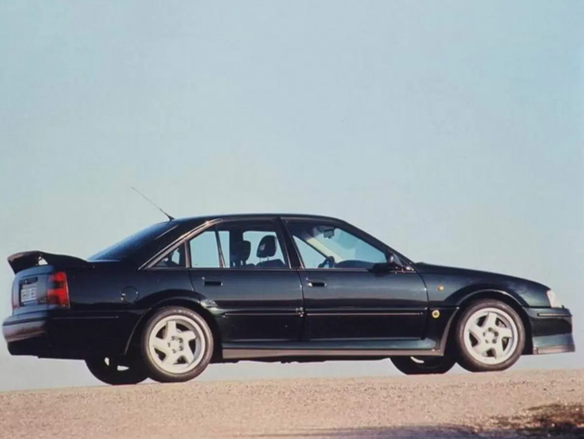 Opel Omega Lotus, 30 anni fa nasceva la regina delle “superberline” (3)