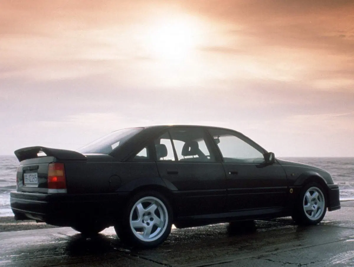 Opel Omega Lotus, 30 anni fa nasceva la regina delle “superberline” (5)
