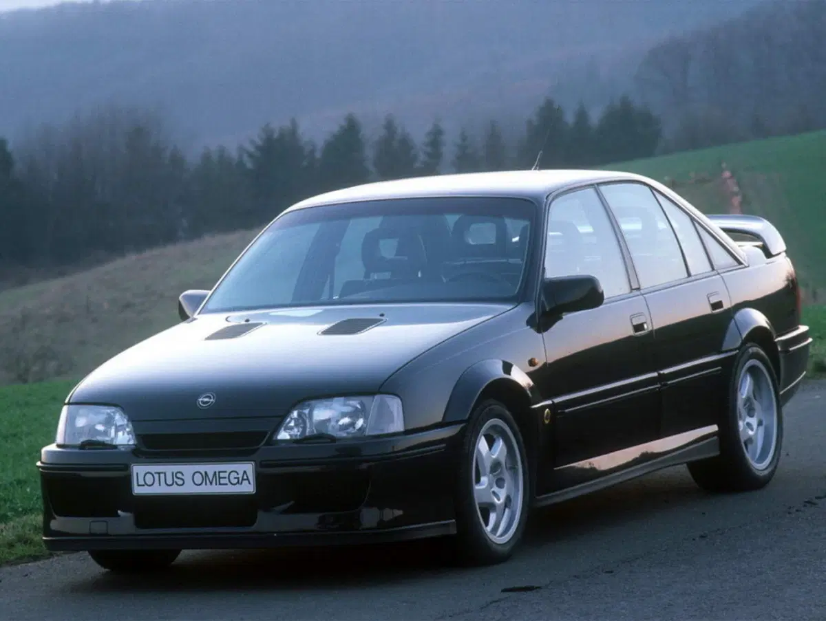 Opel Omega Lotus, 30 anni fa nasceva la regina delle “superberline” (6)