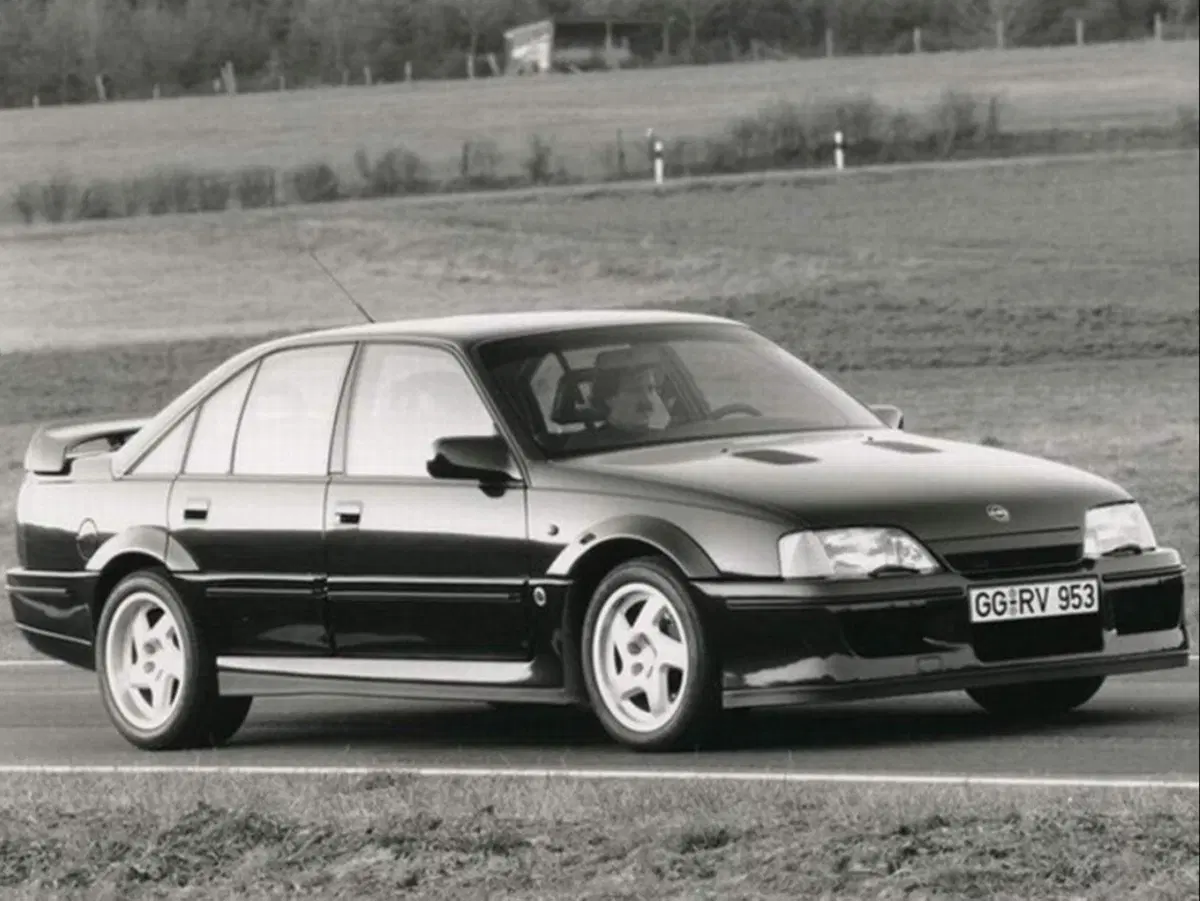 Opel Omega Lotus, 30 anni fa nasceva la regina delle “superberline” (16)
