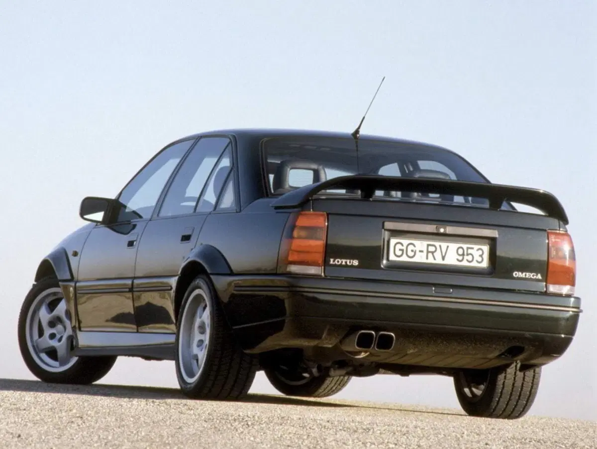 Opel Omega Lotus, 30 anni fa nasceva la regina delle “superberline” (11)
