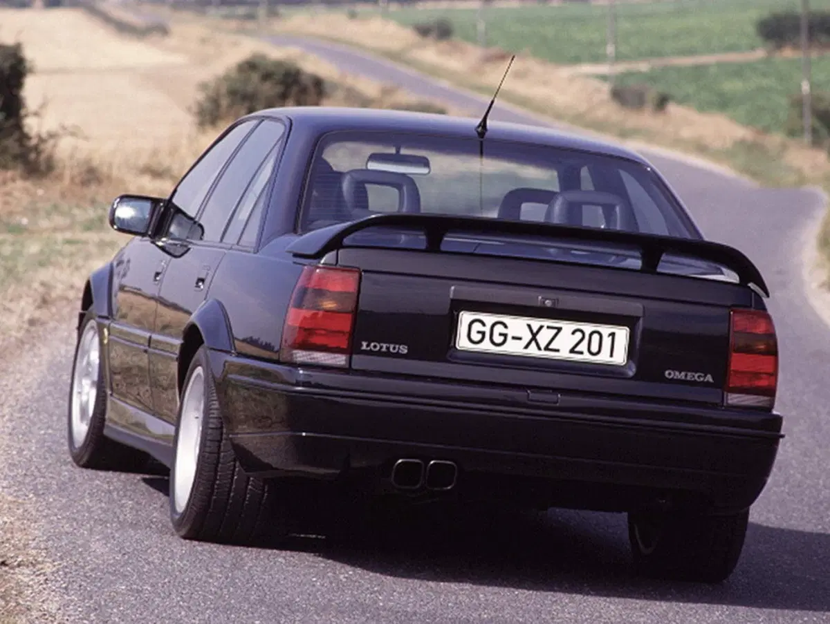 Opel Omega Lotus, 30 anni fa nasceva la regina delle “superberline” (8)
