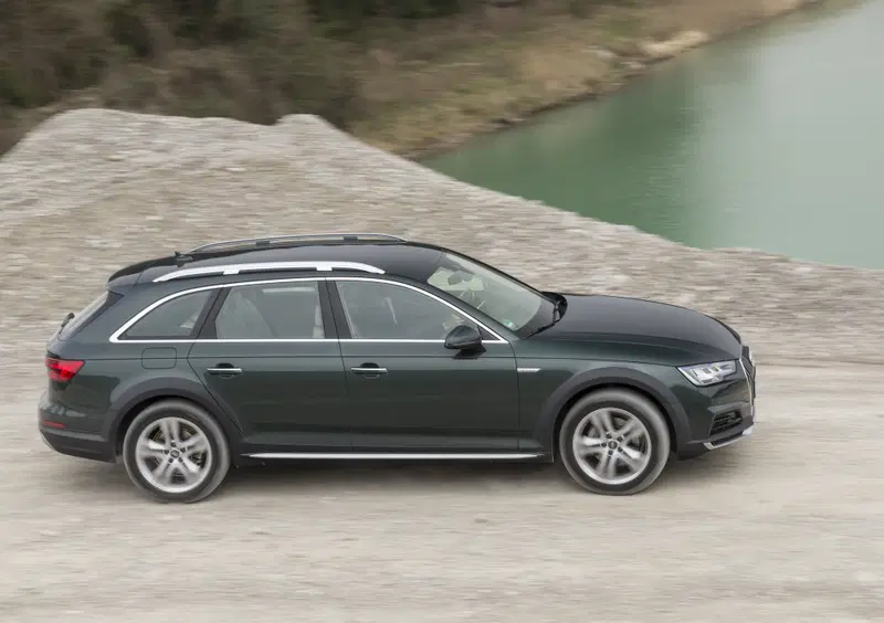 L'Audi A4 allroad &egrave; pensata per cavarsela egregiamente anche lontano dall'asfalto