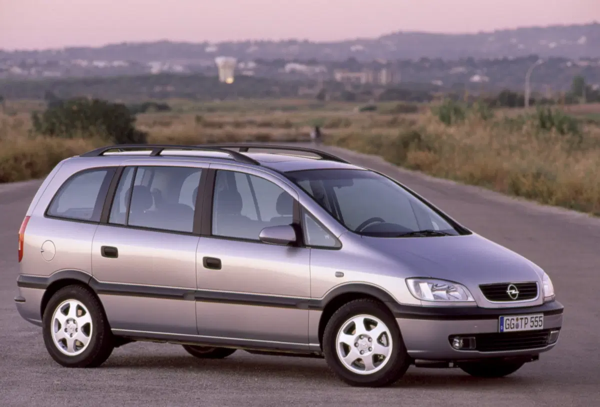Opel Zafira: il mitico monovolume compie 20 anni (6)