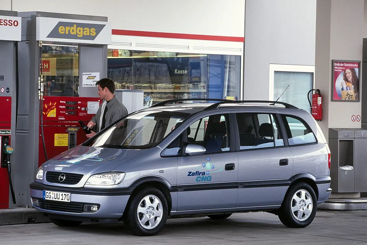 Opel Zafira: il mitico monovolume compie 20 anni (7)