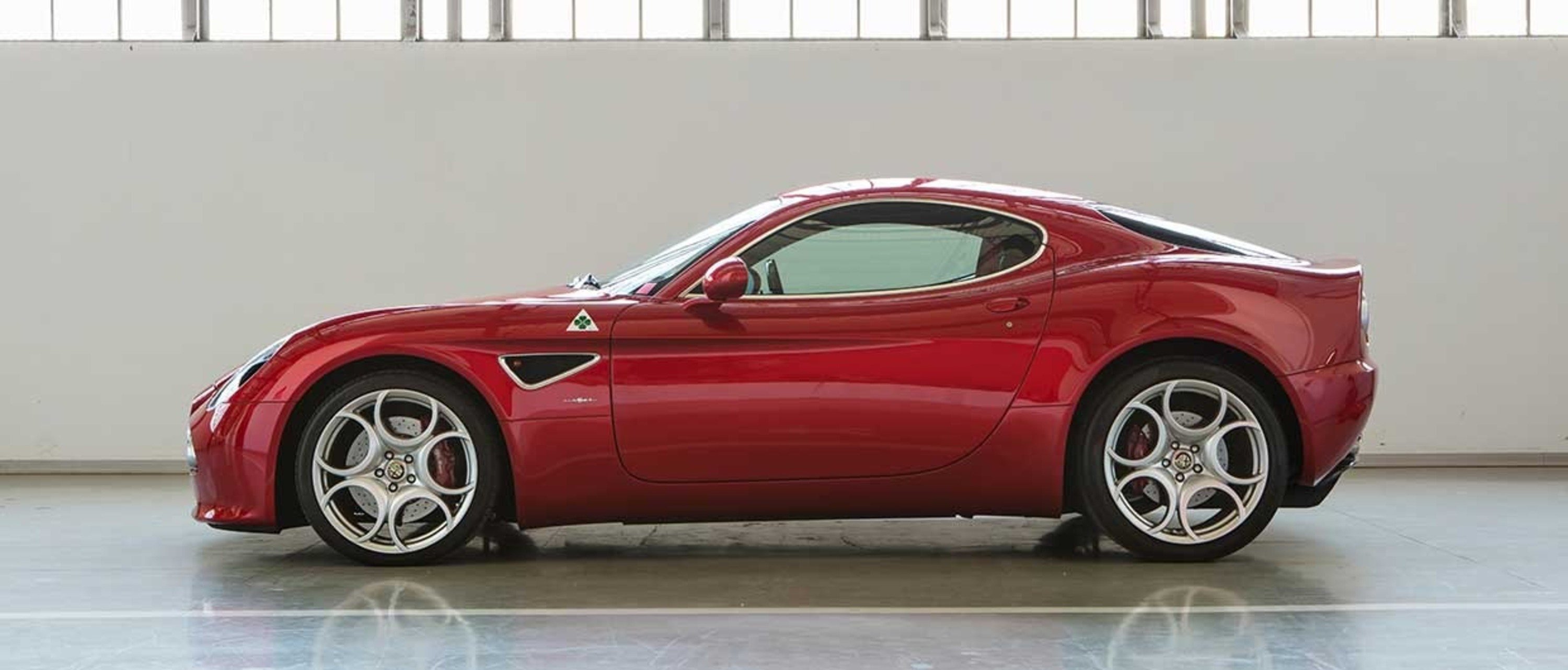 FCA vende due Alfa Romeo 8C Competizione e Spider