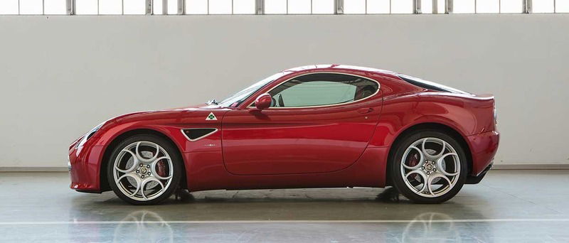 FCA vende due Alfa Romeo 8C Competizione e Spider