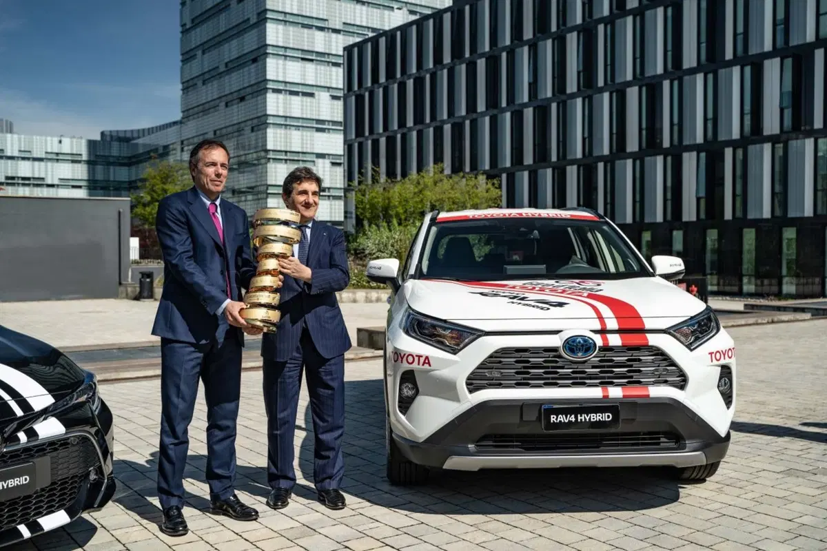 Giro d'Italia 2019: Toyota auto ufficiale (4)