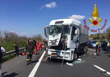 Incidente in A1: camion contro bus con bambini, 6 feriti