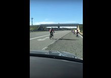 Ciclista sulla A6 Torino-Savona: fermato [Video]