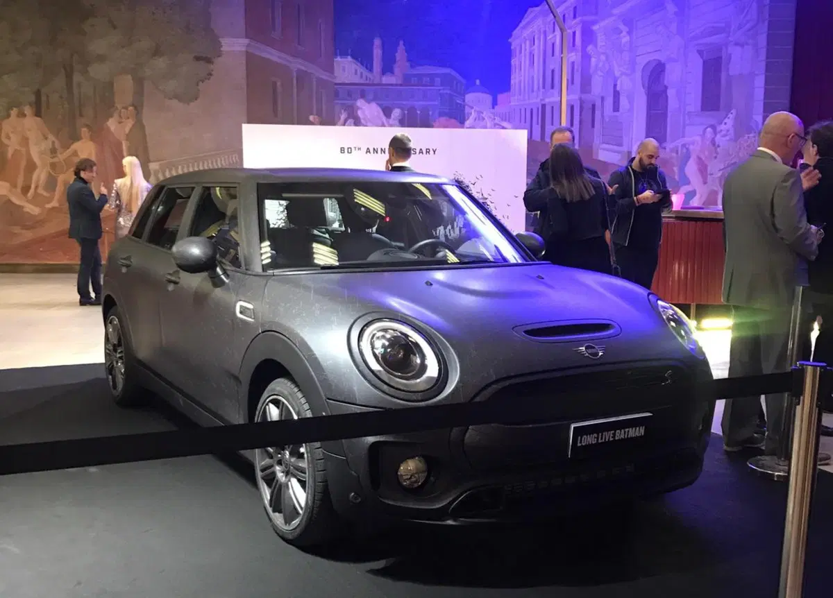 Mini, al Fuorisalone una Batmobile speciale per gli 80 anni di Batman (6)