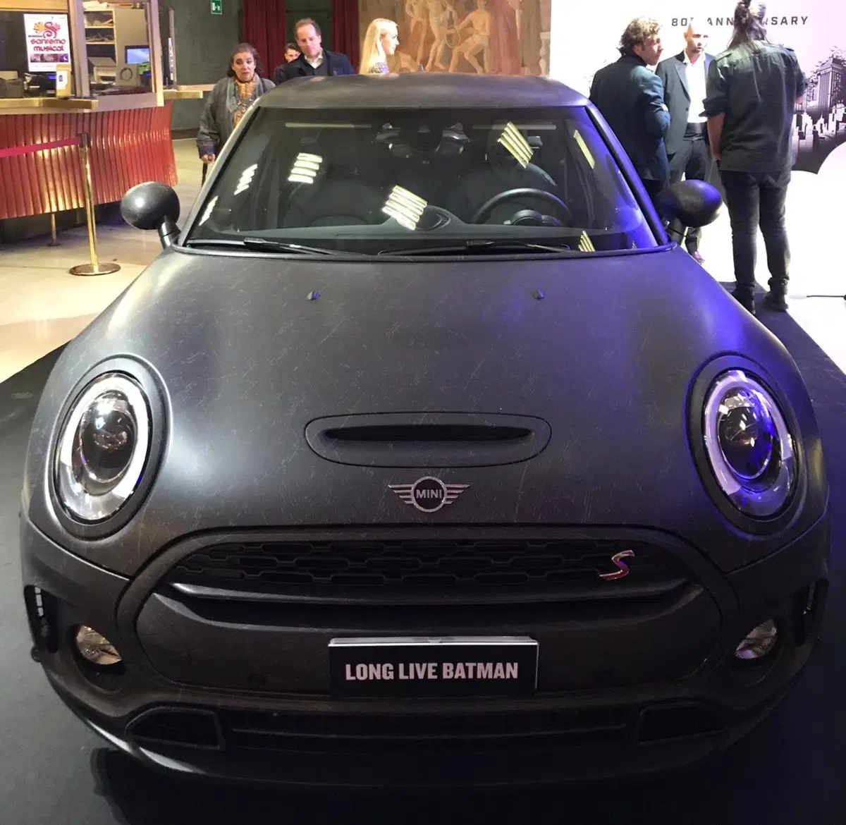 Mini, al Fuorisalone una Batmobile speciale per gli 80 anni di Batman (2)