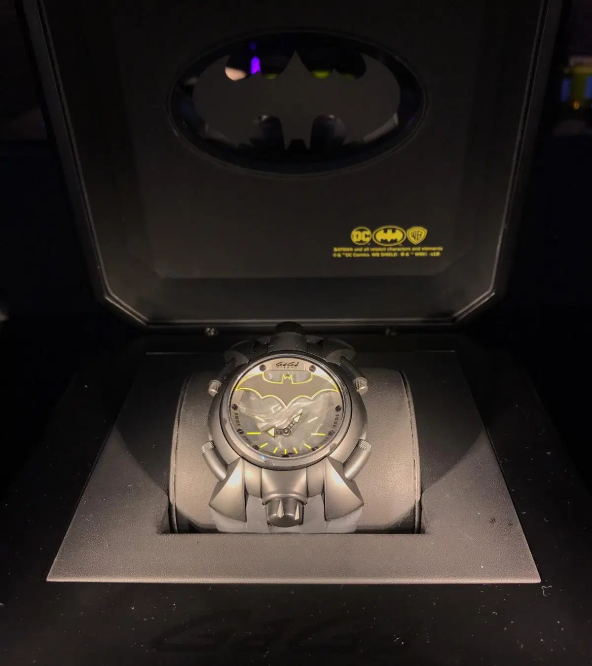 Mini, al Fuorisalone una Batmobile speciale per gli 80 anni di Batman (10)