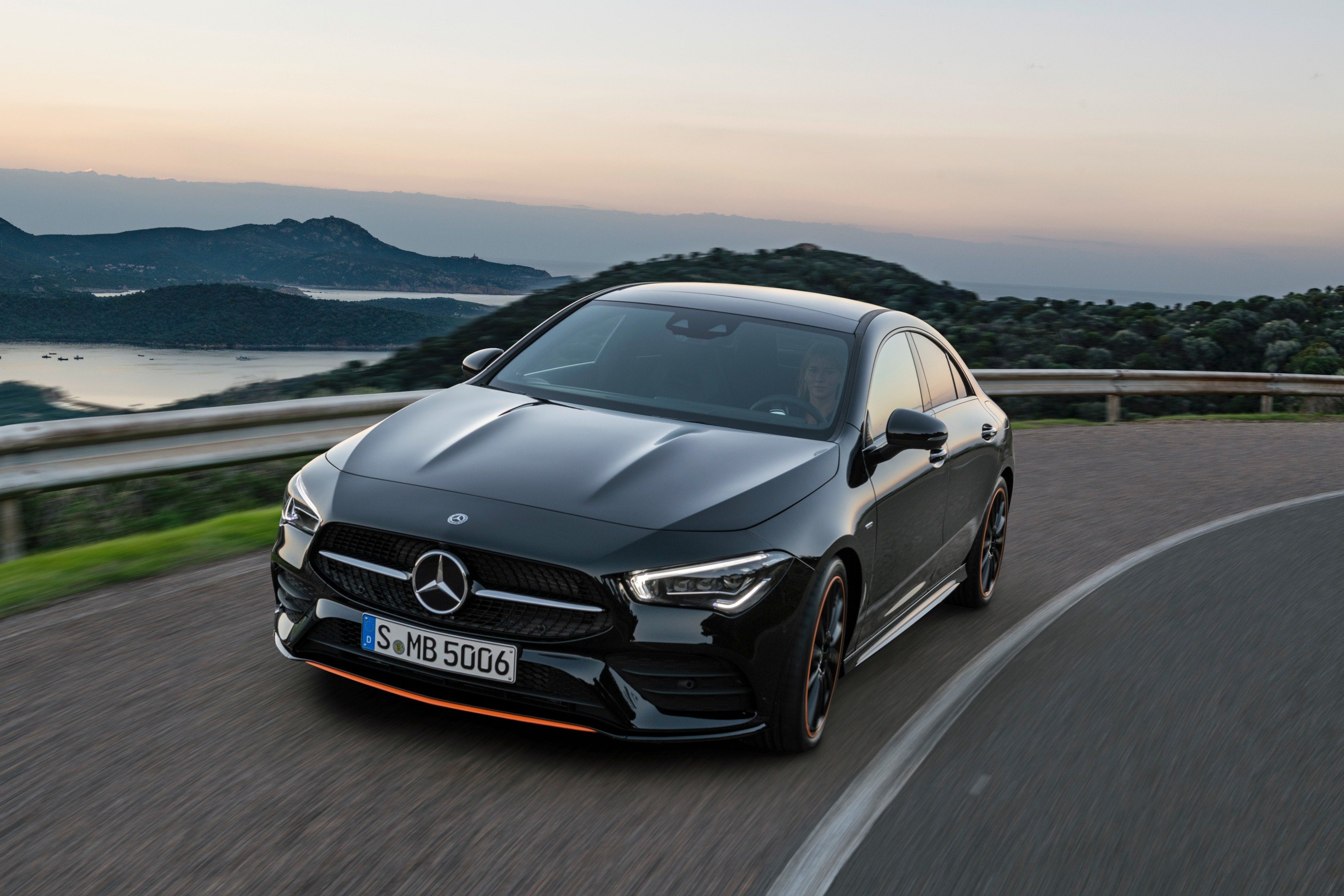 Mercedes CLA, i prezzi: si parte da 33.610 euro 
