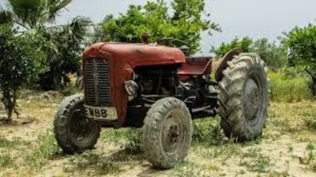Macchine d’epoca, anche agricole: dopo 40 anni il trattore diventa storico (3)