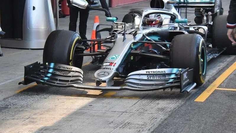F1, GP Cina 2019. La FIA blocca l'ala della Mercedes