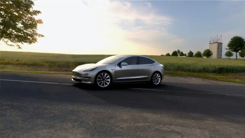 Tesla Model 3, c'&egrave; chi ne prende due alla volta