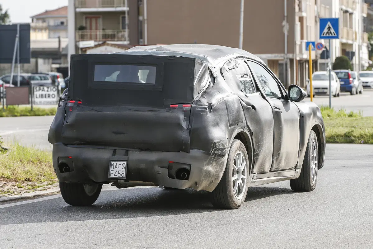 Alfa Romeo Stelvio: ecco il SUV con carrozzeria definitiva (10)