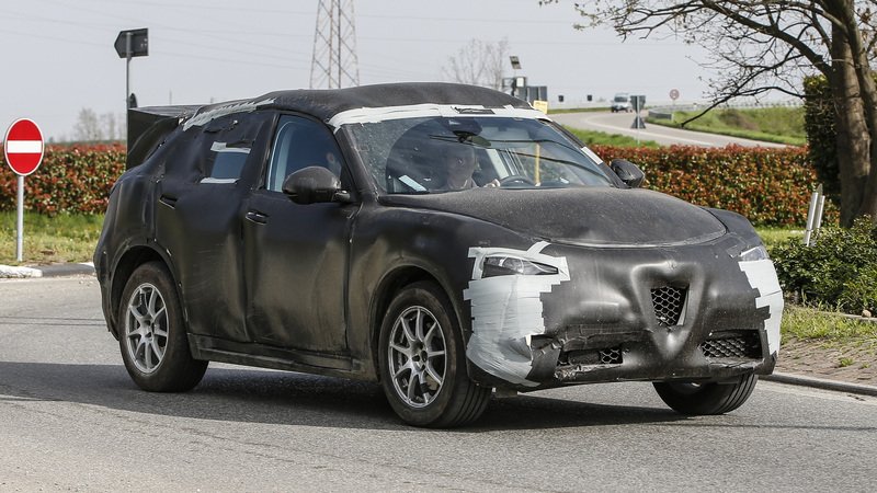 Alfa Romeo Stelvio: ecco il SUV con carrozzeria definitiva