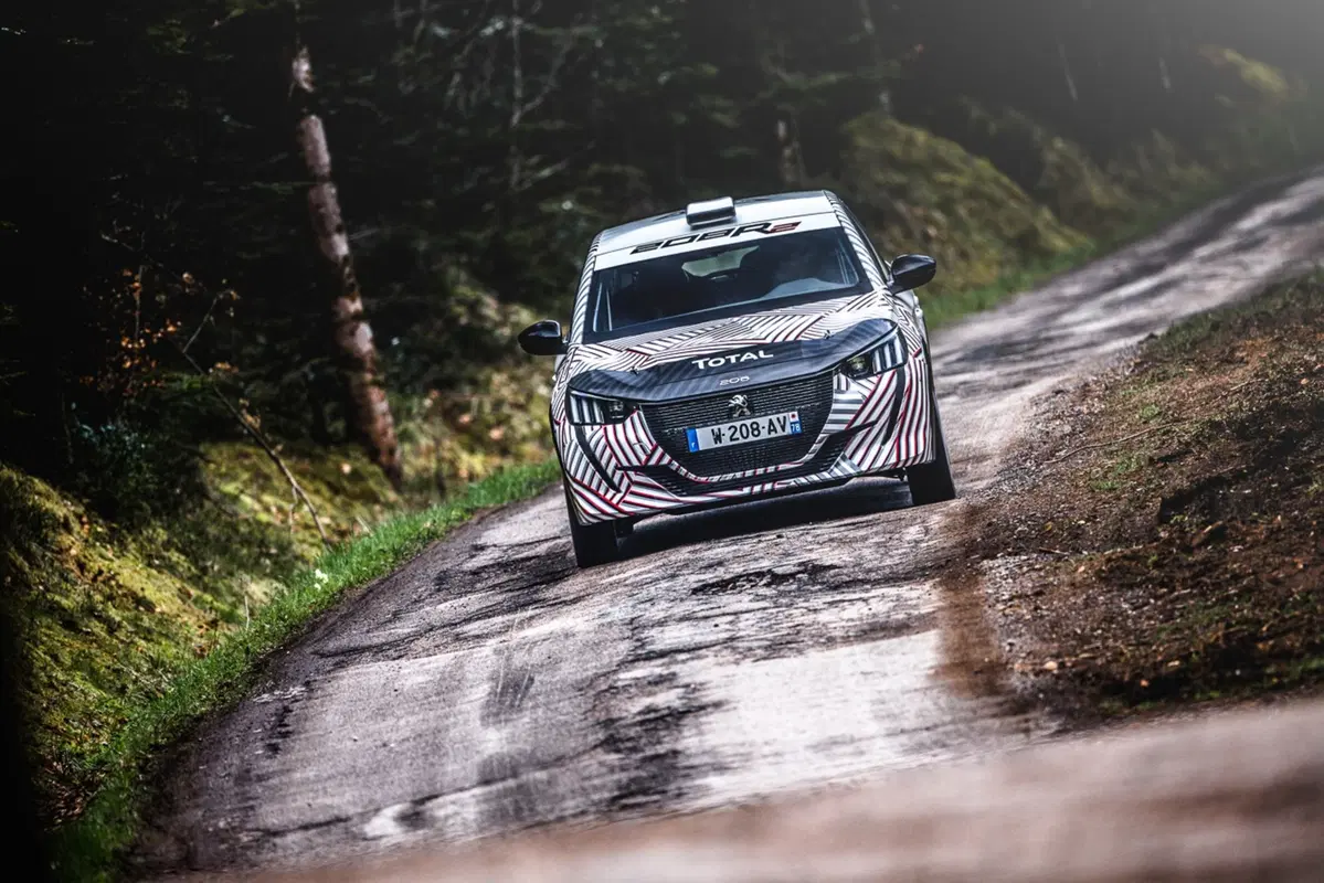 Nuova Peugeot 208R2, in arrivo la 208 per i rally (2)