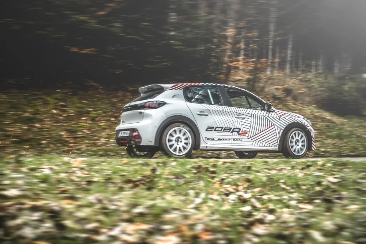 Nuova Peugeot 208R2, in arrivo la 208 per i rally (5)