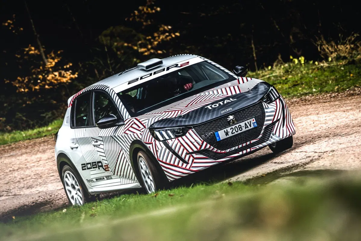 Nuova Peugeot 208R2, in arrivo la 208 per i rally (3)