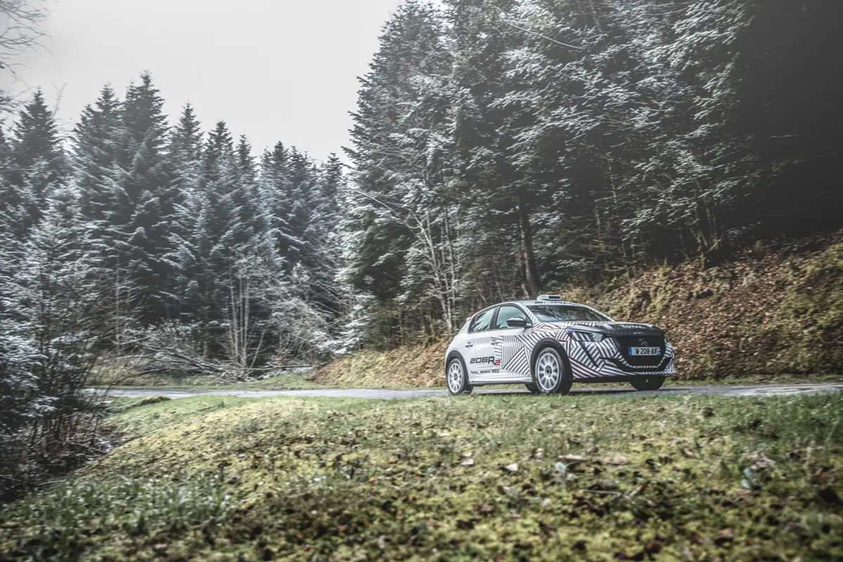 Nuova Peugeot 208R2, in arrivo la 208 per i rally (9)