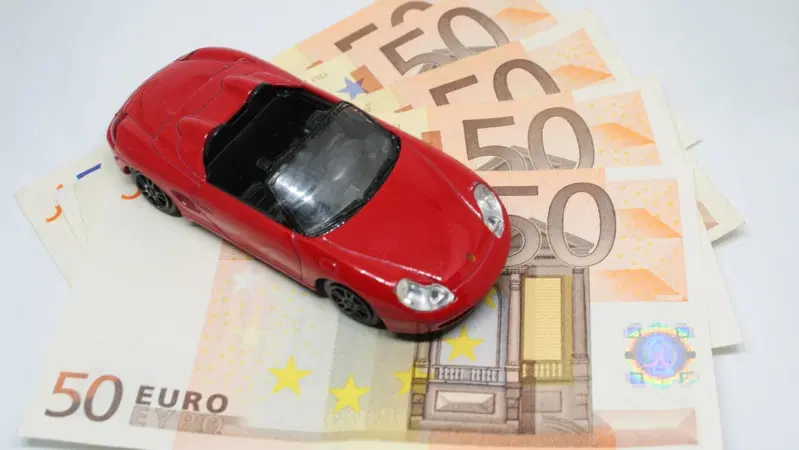 Truffe assicurazioni auto, Vergogna tricolore: finti incidenti con traumi veri pur di incassare
