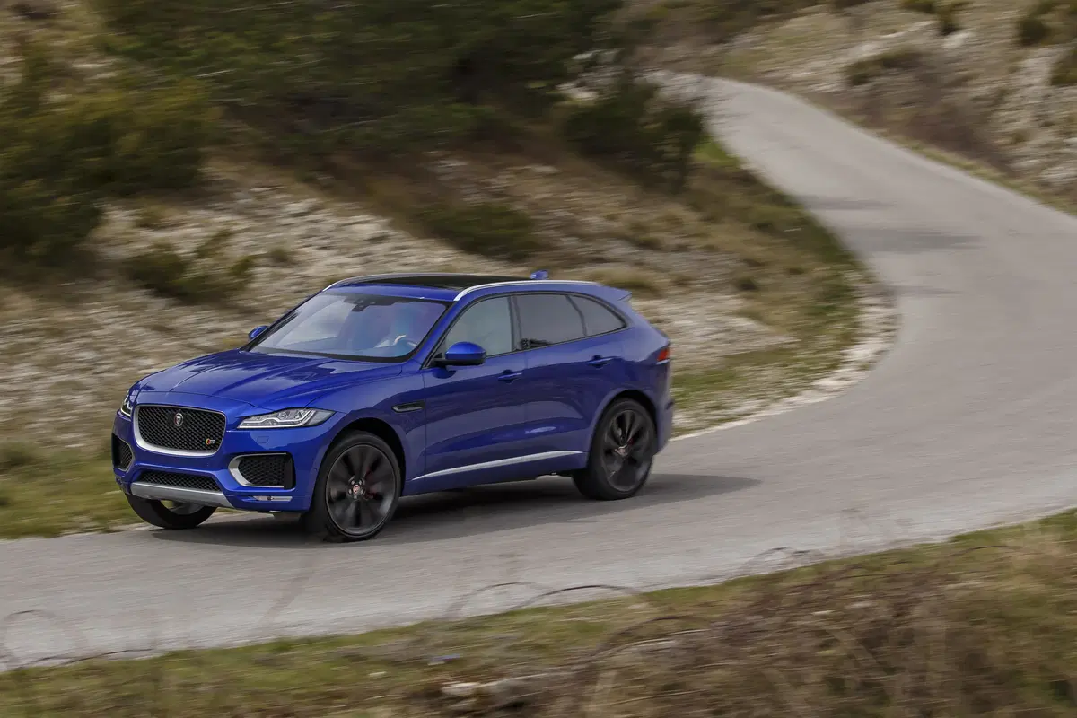 Jaguar F-Pace [Video] (9)