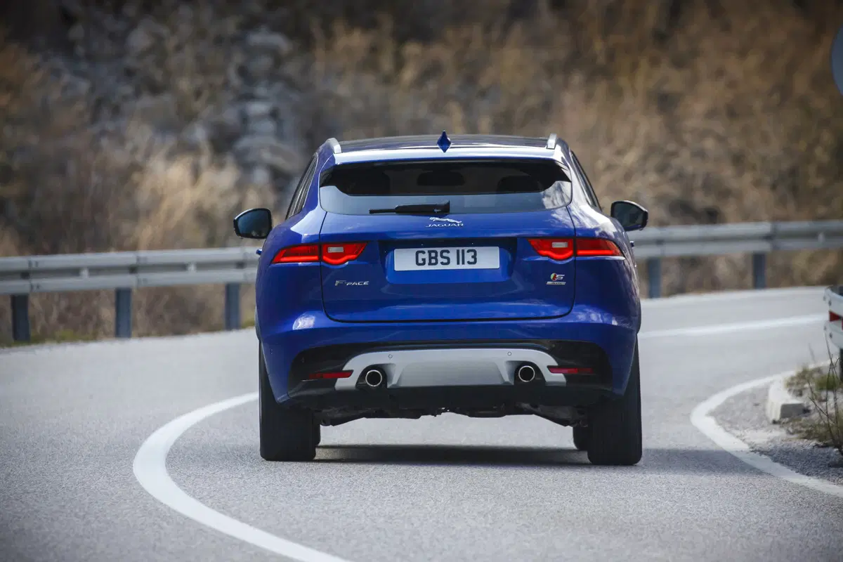 Jaguar F-Pace [Video] (12)
