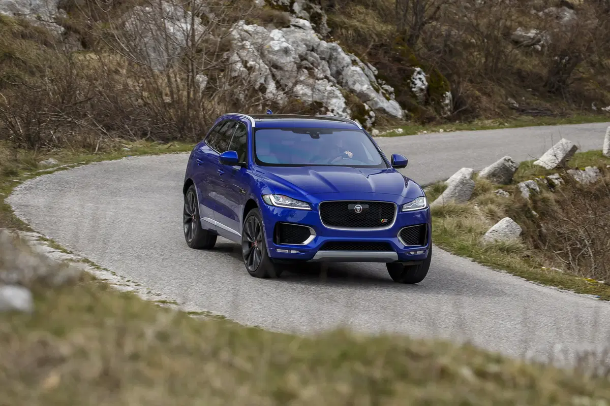 Jaguar F-Pace [Video] (13)