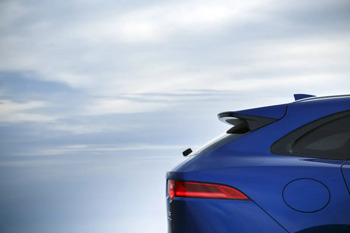 Jaguar F-Pace [Video] (15)