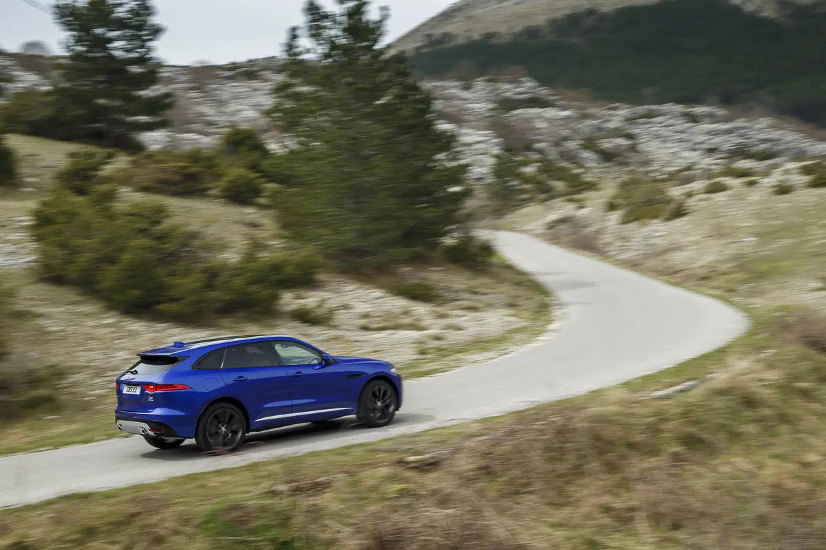 Jaguar F-Pace [Video] (16)
