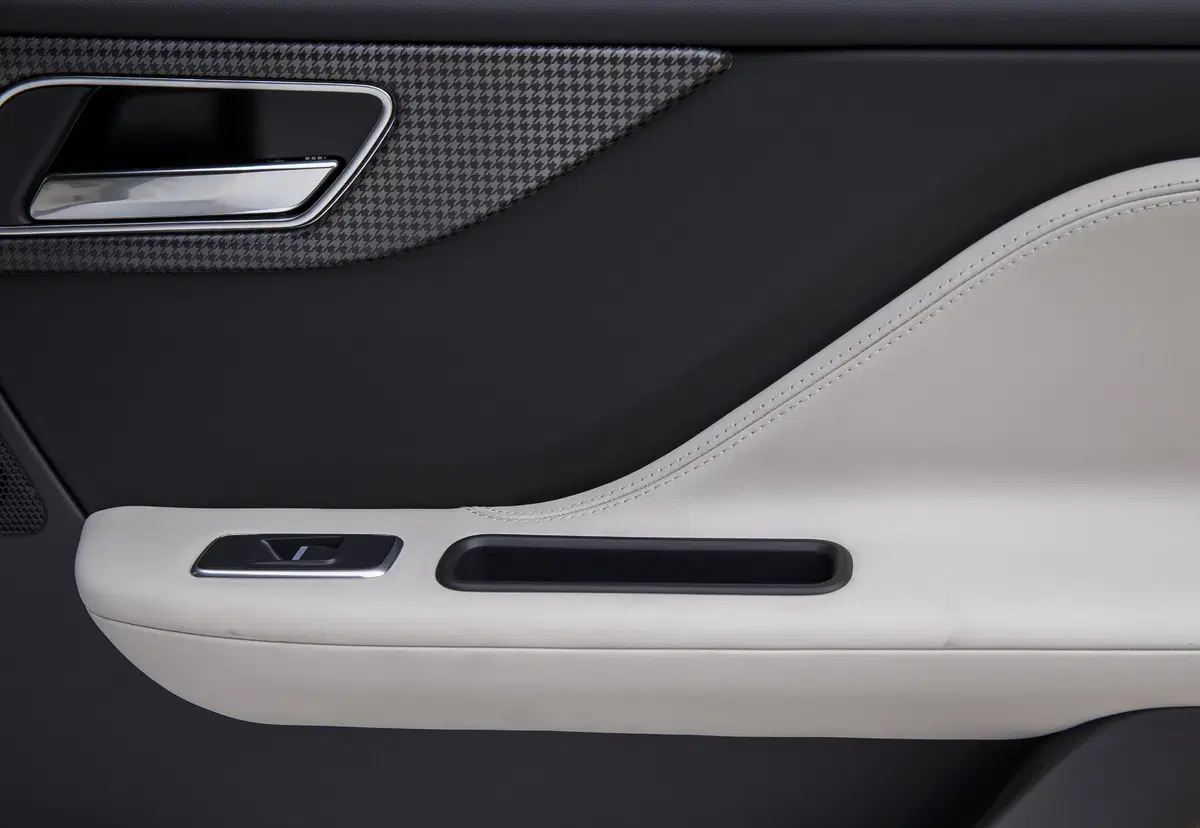 Jaguar F-Pace [Video] (30)