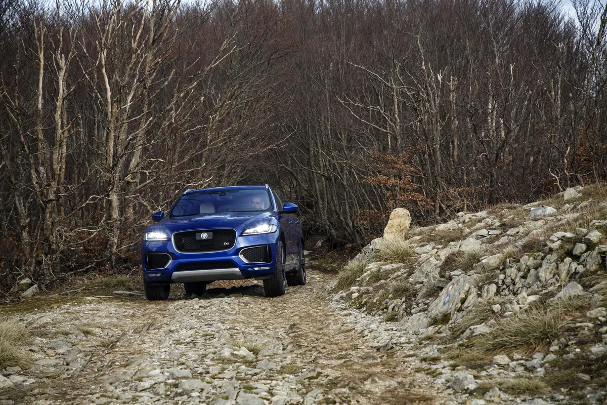 Jaguar F-Pace [Video] (33)