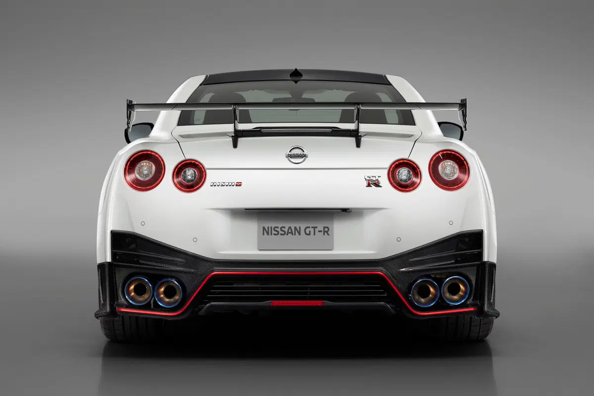 Nissan GT-R Nismo 2020, tolti i veli a New York (10)