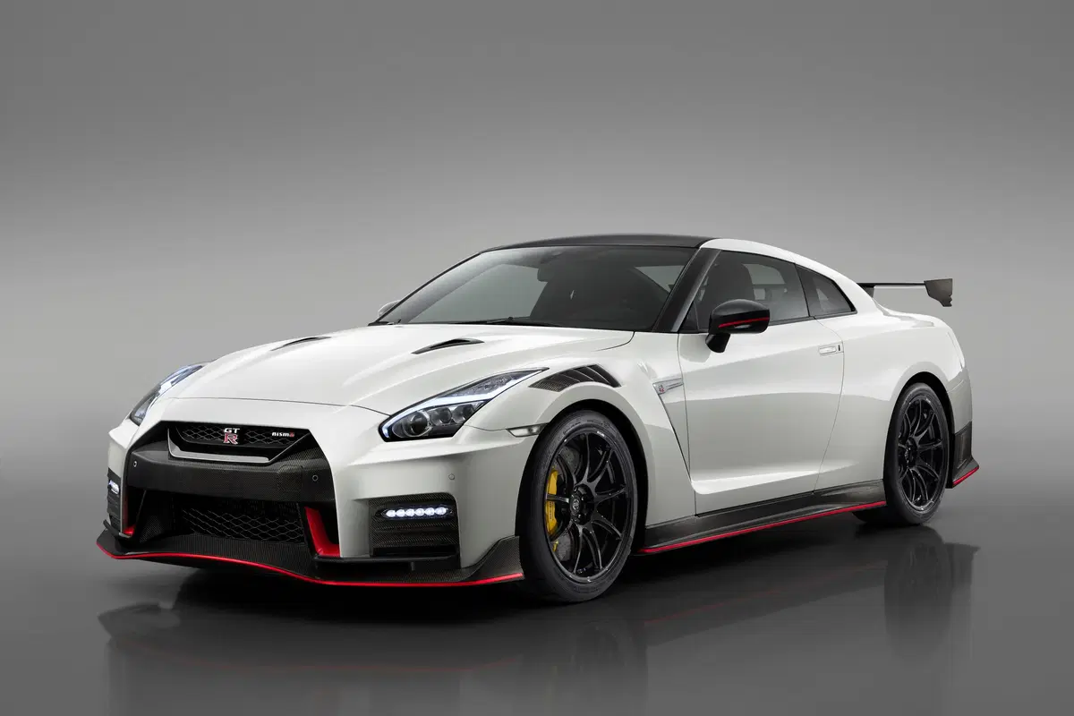 Nissan GT-R Nismo 2020, tolti i veli a New York (9)