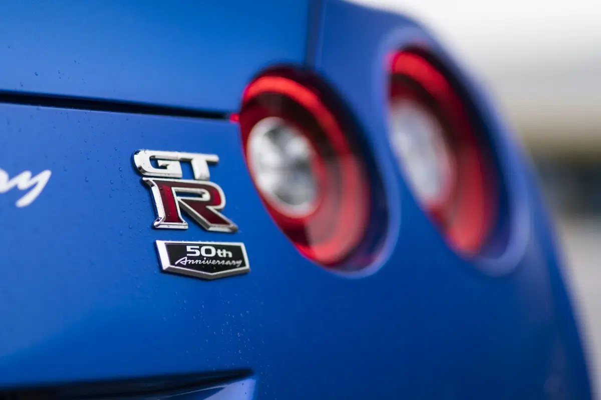 Nissan GT-R 50th Anniversary Edition, splendida 50enne (2)