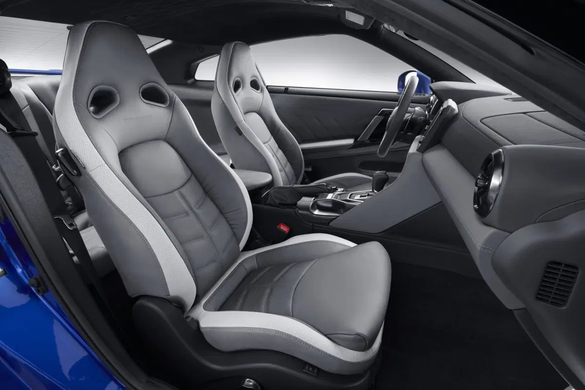 Nissan GT-R 50th Anniversary Edition, splendida 50enne (16)
