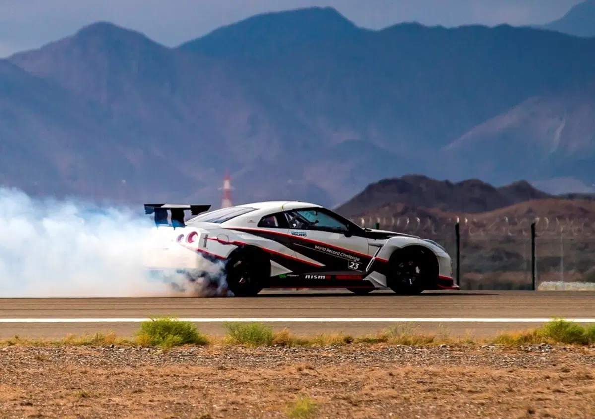 Nissan GT-R: derapata record a 304,96 km/h