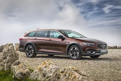 Opel Insignia Country Tourer 2.0 L diesel biturbo. Ha ancora da dire la sua, ma...