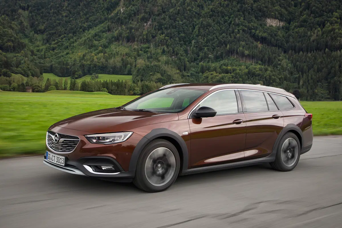 Opel Insignia Country Tourer 2.0 L diesel biturbo. Ha ancora da dire la sua, ma... (2)