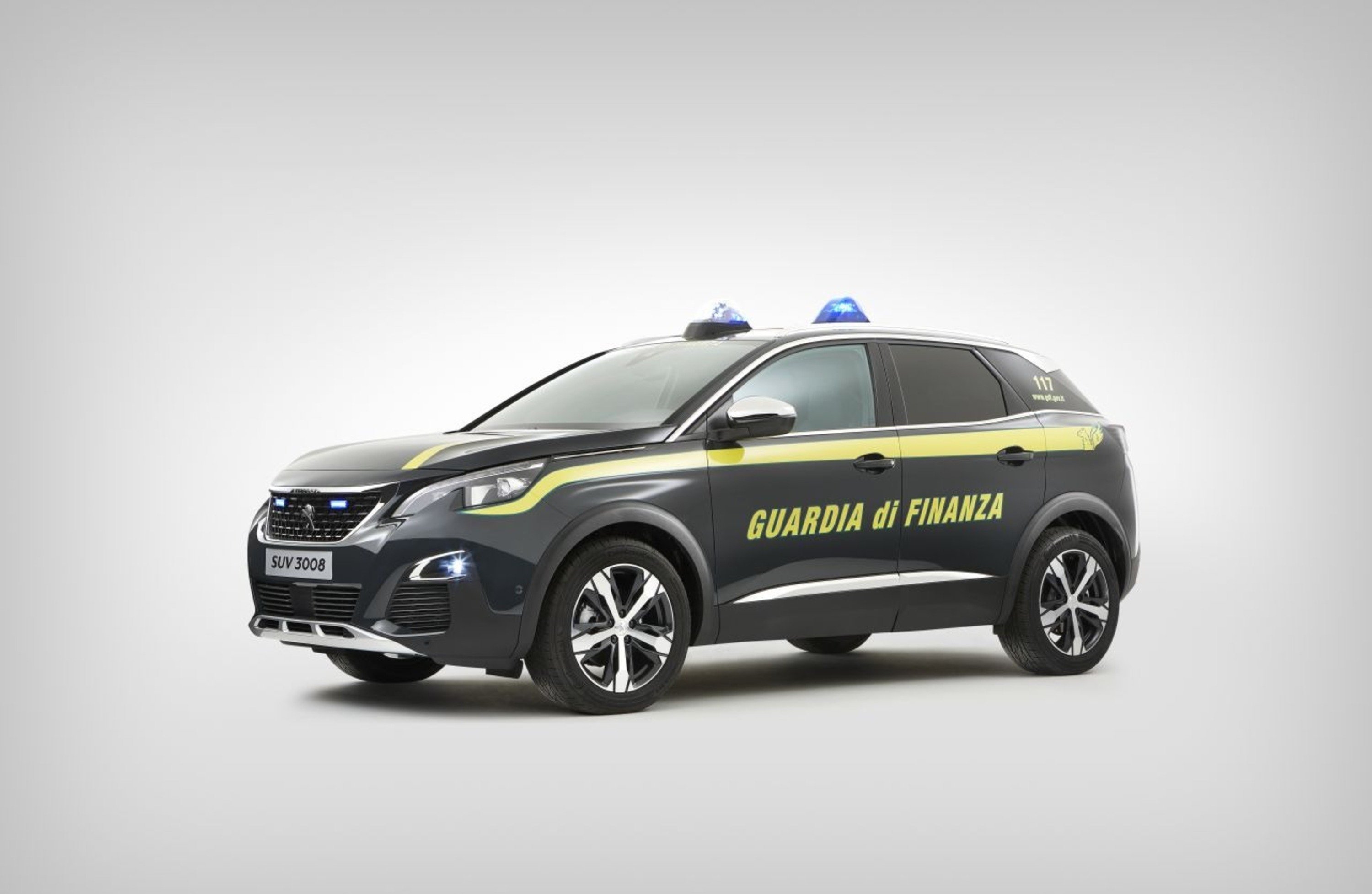 La Guardia di Finanza riceve due Peugeot 3008