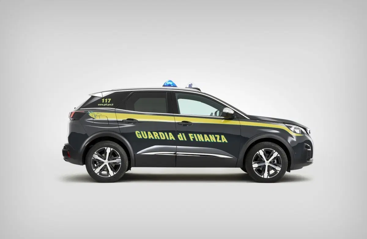 La Guardia di Finanza riceve due Peugeot 3008 (5)