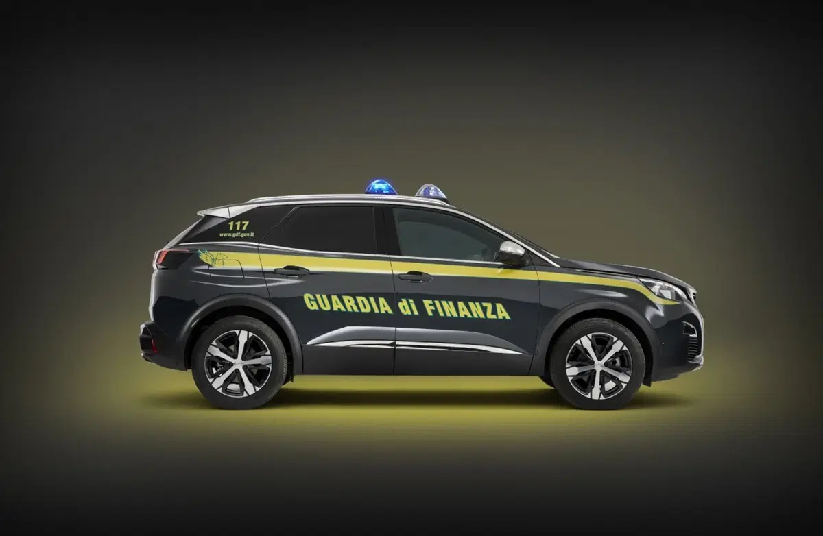 La Guardia di Finanza riceve due Peugeot 3008 (8)