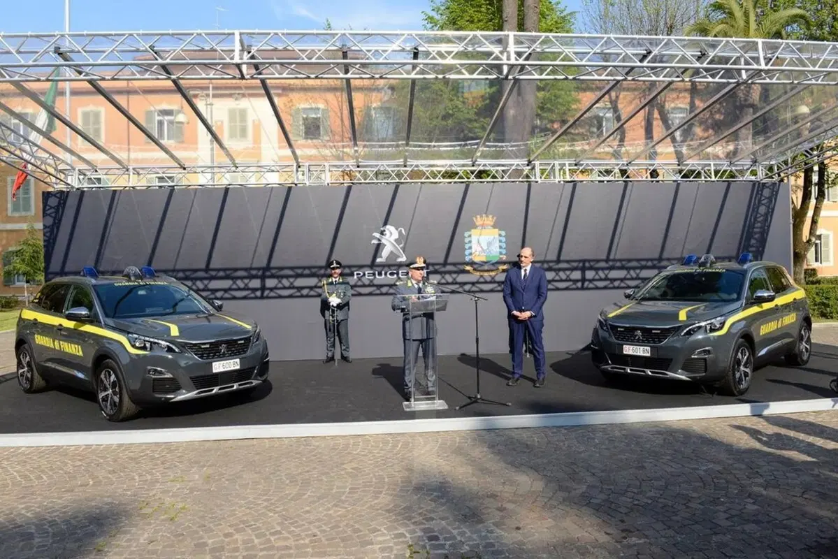 La Guardia di Finanza riceve due Peugeot 3008 (13)