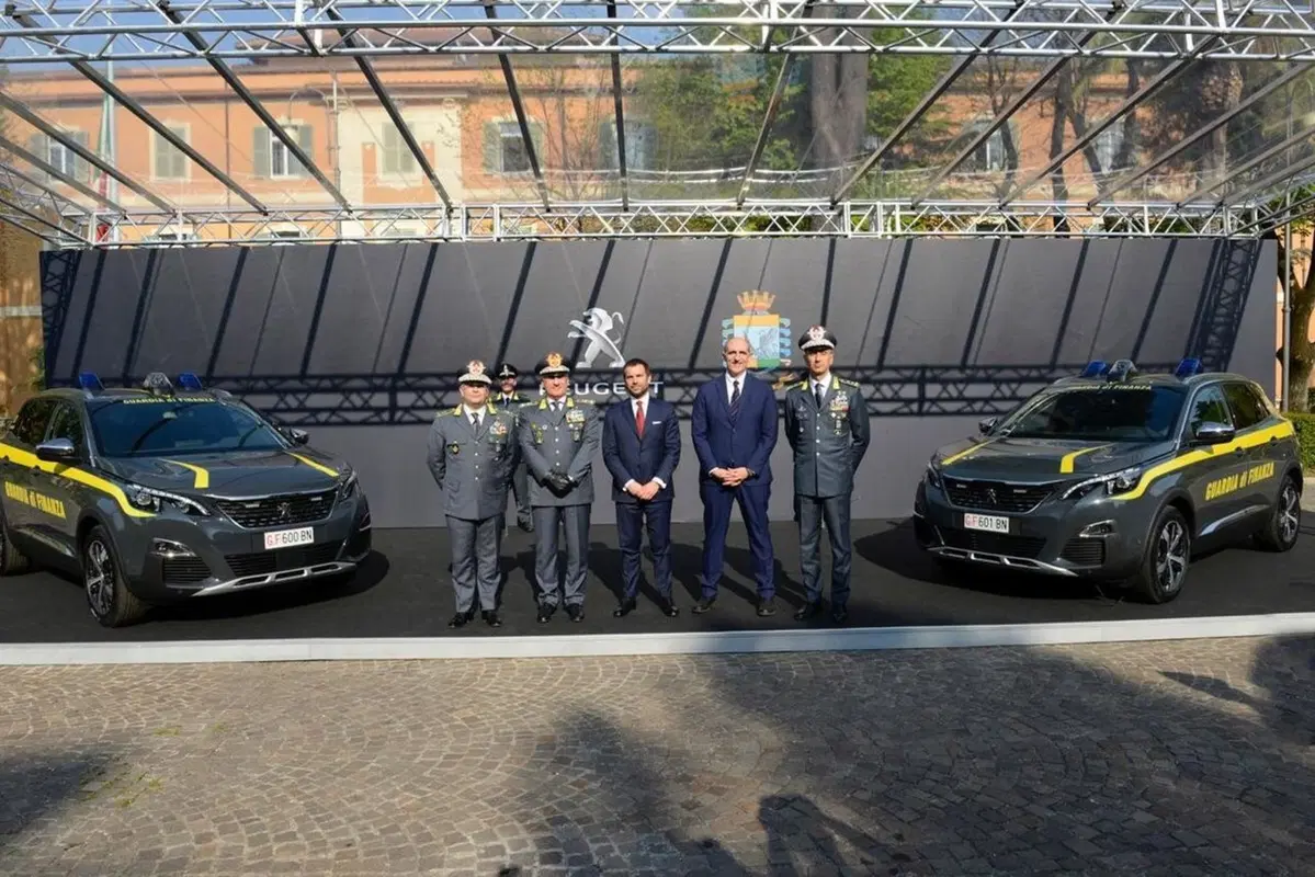 La Guardia di Finanza riceve due Peugeot 3008 (17)