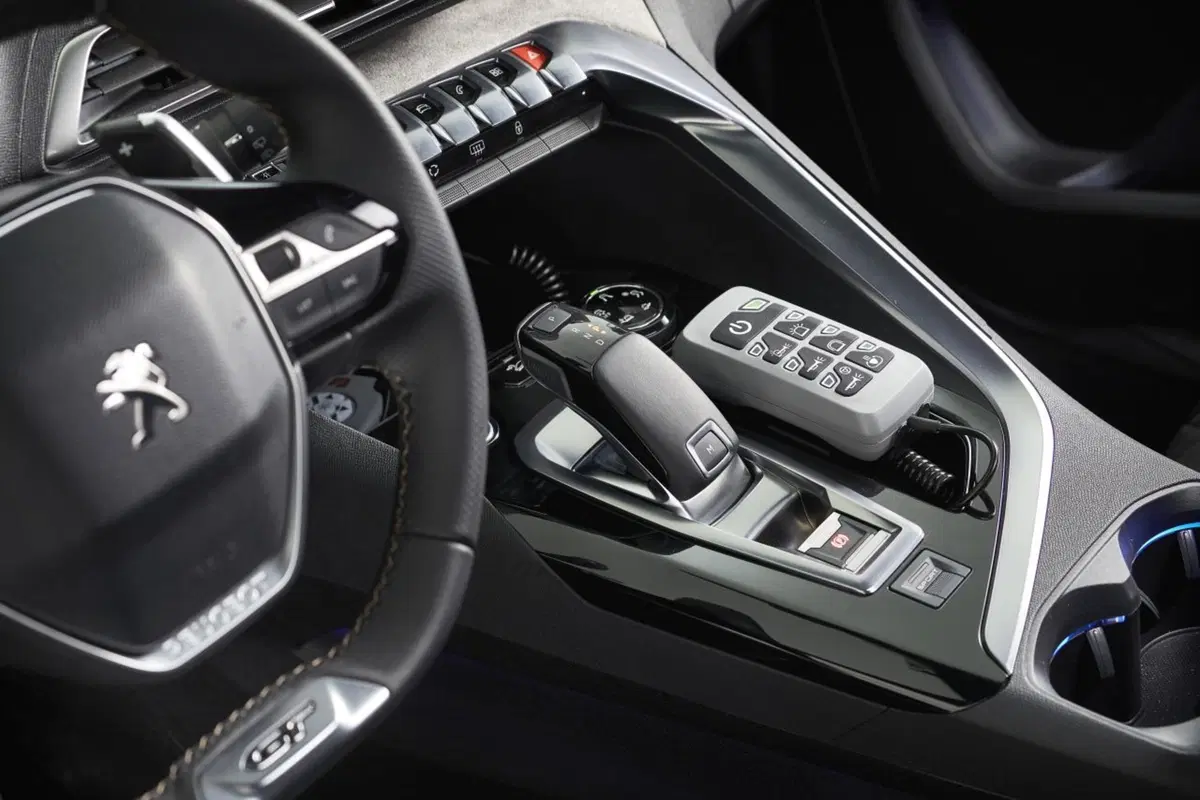 La Guardia di Finanza riceve due Peugeot 3008 (16)