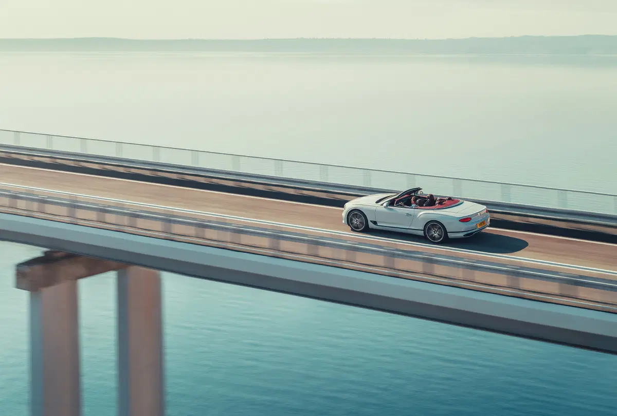 Bentley Continental GTC 2019, capelli al vento per festeggiare i 100 anni [Video] (5)