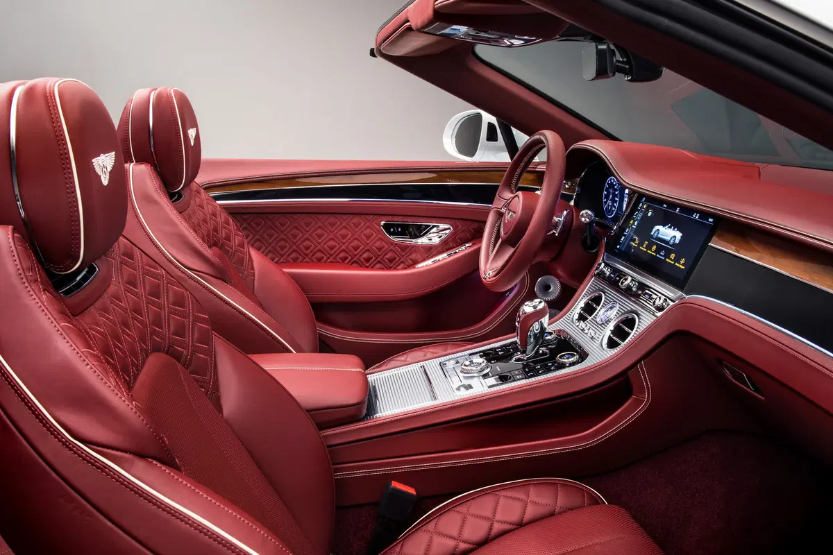 Bentley Continental GTC 2019, capelli al vento per festeggiare i 100 anni [Video] (7)